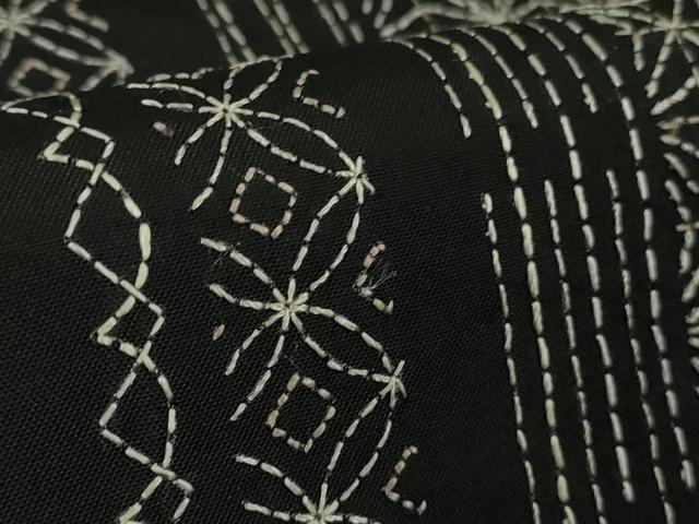 平和屋本店●極上　本場縞大島紬 　刺し子　総刺繍　名物裂間道　黒地　やまと誂製　逸品　DZAB5470kh6