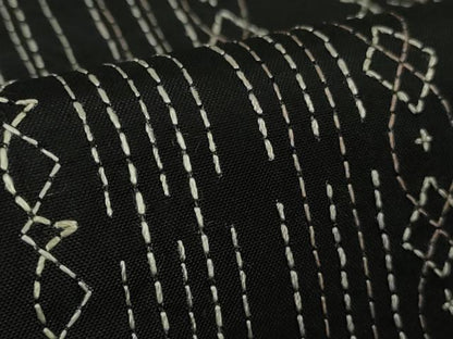 平和屋本店●極上　本場縞大島紬 　刺し子　総刺繍　名物裂間道　黒地　やまと誂製　逸品　DZAB5470kh6