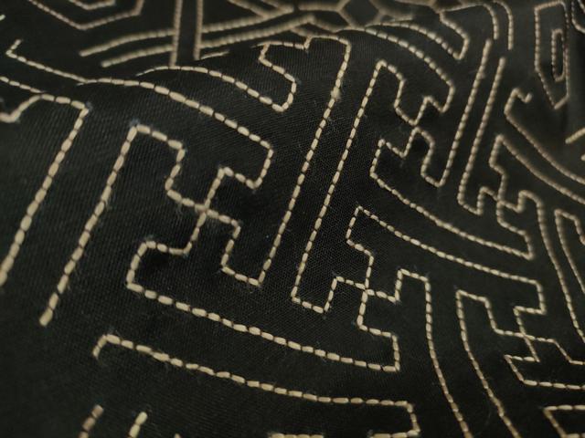 平和屋本店●極上　本場大島紬　訪問着　刺し子　総刺繍　名物裂　黒地　まるやま扱い　逸品　DZAB5492kh6