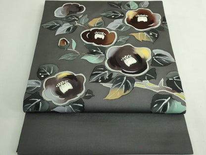 平和屋着物●極上　本加賀友禅作家　木村雨山画　染色工芸作家　吉田芳彩　九寸開き名古屋帯　枝椿　銀彩　薄い羊羹色地　逸品 DZAB5529kh6