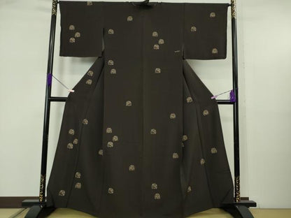 平和屋着物▽極上　越後染印傳　根津青宗　日本産本漆　小紋　単衣　花兎　黒紅色地　反端付き　未使用　逸品　DZAB5609kh6