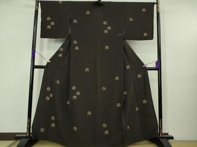 平和屋着物▽極上　越後染印傳　根津青宗　日本産本漆　小紋　単衣　花兎　黒紅色地　反端付き　未使用　逸品　DZAB5609kh6