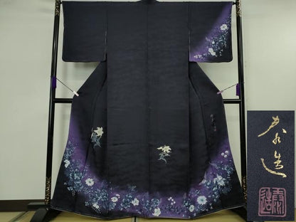 平和屋着物●極上　螺鈿作家　甲斐泰造　訪問着　百合　草花　紫黒色地　暈し染め　金彩　逸品　未使用　DZAB5648kh6