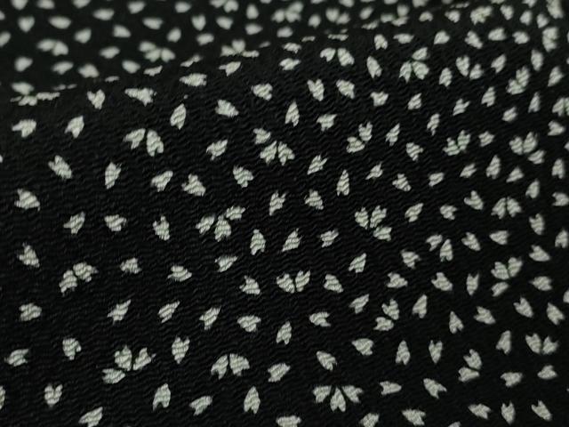 平和屋着物●極上　小紋　舞桜　黒地　鬼しぼ縮緬　逸品　DZAB5663kh6 平和屋着物○極上 小紋 舞桜 黒地 鬼しぼ縮緬 逸品 DZAB5663kh6