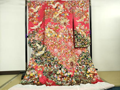 平和屋本店●最高級 中国三大刺繍 相良刺繍 駒刺繍 色打掛 和装 婚礼 結婚式 花嫁 神社挙式 飛鶴天井花車文 金糸 逸品 未使用 DZAB5801kh6