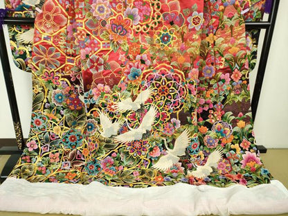 平和屋本店●最高級 中国三大刺繍 相良刺繍 駒刺繍 総刺繍 色打掛 和装 婚礼 結婚式 花嫁 飛鶴花文 暈し染め 金糸 逸品 未使用 DZAB5802kh6