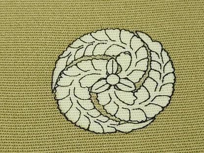 平和屋本店●極上　創業460年・千總　色留袖　駒刺繍　正倉院霞花文　黄海松茶色地　金彩　反端付き　逸品　未使用　DZAB5812kh6