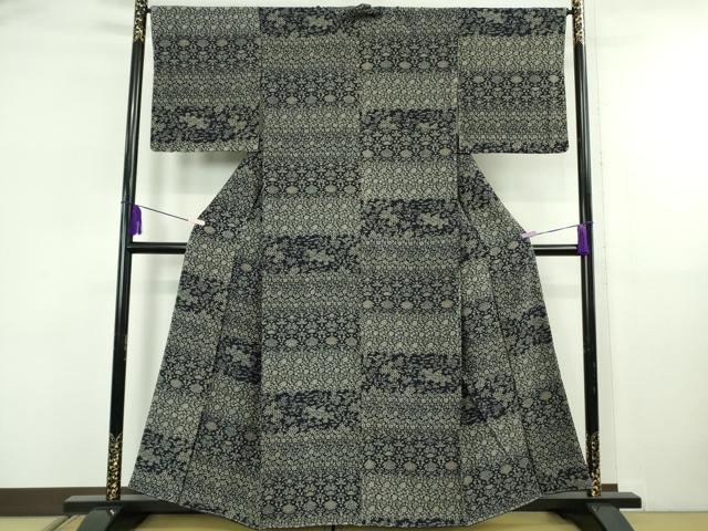 平和屋着物●極上　藍造り国選定無形文化財　藍師・佐藤昭人　小紋　型染　天然藍染　花唐草横段文　逸品　DZAB5833kh6