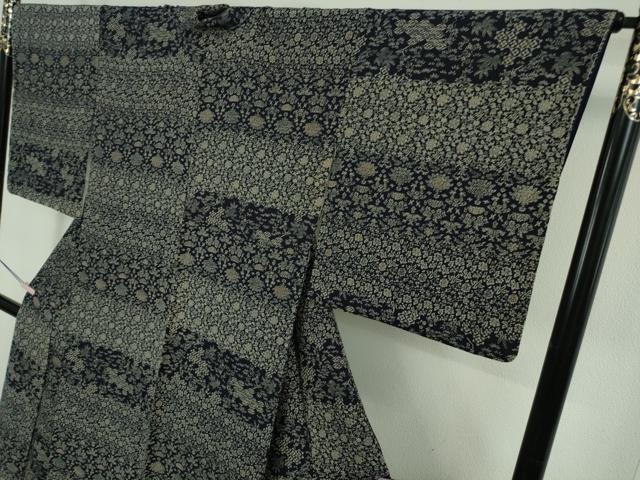 平和屋着物●極上　藍造り国選定無形文化財　藍師・佐藤昭人　小紋　型染　天然藍染　花唐草横段文　逸品　DZAB5833kh6
