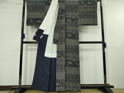 平和屋着物●極上　藍造り国選定無形文化財　藍師・佐藤昭人　小紋　型染　天然藍染　花唐草横段文　逸品　DZAB5833kh6