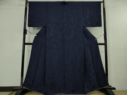 平和屋着物●極上 山口美術織物 皇室 伊勢神宮御用 西陣織 色無地 本草木藍染 染色作家:山田徹染 花地紋 濃藍色 反端付き 逸品 DZAB5834kh6