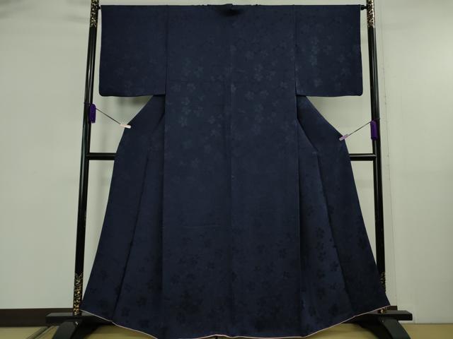 平和屋着物●極上 山口美術織物 皇室 伊勢神宮御用 西陣織 色無地 本草木藍染 染色作家:山田徹染 花地紋 濃藍色 反端付き 逸品 DZAB5834kh6