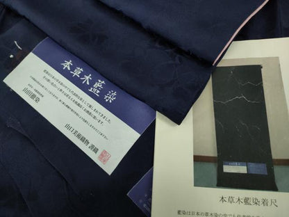 平和屋着物●極上 山口美術織物 皇室 伊勢神宮御用 西陣織 色無地 本草木藍染 染色作家:山田徹染 花地紋 濃藍色 反端付き 逸品 DZAB5834kh6