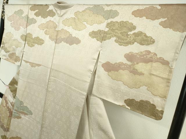 平和屋本店●極上　皇室献上作家　藤井寛　訪問着　駒刺繍　雲重ね　灰桜色地　金彩　逸品　未使用　DZAB5863kh6