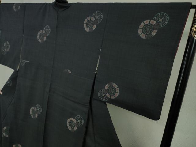 平和屋本店●極上　本場結城紬　重要無形文化財　100亀甲　飛び亀甲柄　井上商事謹製　源治車　青褐色地　証紙付き　逸品　DZAB5920kh6