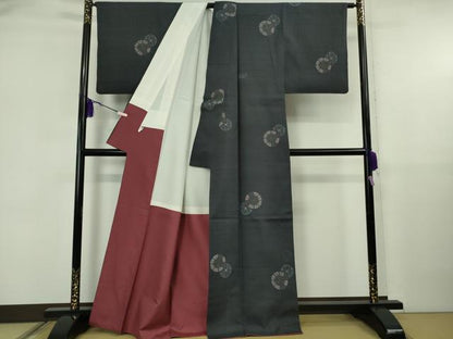 平和屋本店●極上　本場結城紬　重要無形文化財　100亀甲　飛び亀甲柄　井上商事謹製　源治車　青褐色地　証紙付き　逸品　DZAB5920kh6