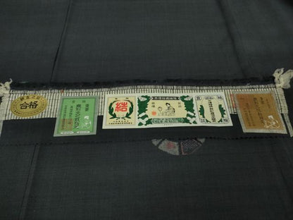 平和屋本店●極上　本場結城紬　重要無形文化財　100亀甲　飛び亀甲柄　井上商事謹製　源治車　青褐色地　証紙付き　逸品　DZAB5920kh6