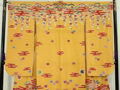 平和屋着物●極上　和染紅型　栗山紅型　栗山吉三郎　振袖　エ霞花文　柑子色地　鬼しぼ縮緬　逸品　未使用　DZAB5942kh6