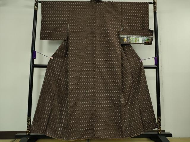 平和屋本店●極上　本場琉球　南風原花織　手織　紬　赤嶺勝信作　黒鳶茶色地　証紙付き　逸品　未使用　DZAB6054kh6