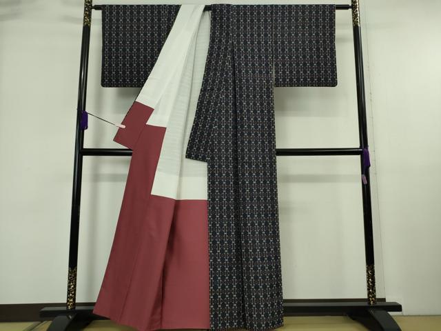 平和屋本店●極上　人間国宝　与那嶺貞作　本場琉球　読谷山花織　紬地　純草木染　鉄紺色地　証紙付き　逸品　DZAB6057kh6
