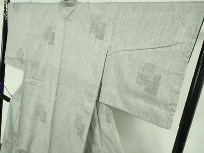 平和屋本店●極上　本場結城紬　重要無形文化財　奥順謹製　100亀甲　飛び亀甲柄　色紙重ね草葉文　灰青色地　証紙付き　逸品　DZAB6059kh6