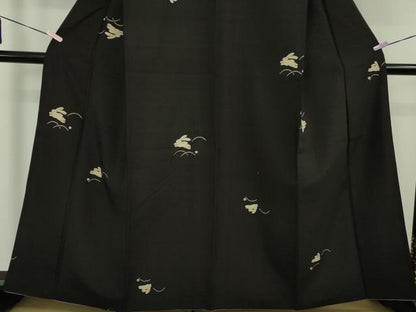 平和屋着物●極上　十日町 名門青柳謹製　紬　絞り　飛兎　うさぎ　黒地　逸品　DZAB6068kh6