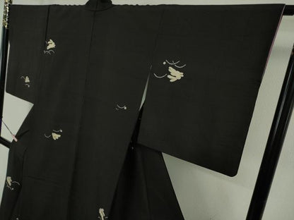 平和屋着物●極上　十日町 名門青柳謹製　紬　絞り　飛兎　うさぎ　黒地　逸品　DZAB6068kh6