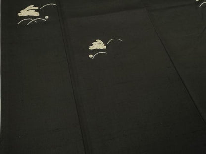 平和屋着物●極上　十日町 名門青柳謹製　紬　絞り　飛兎　うさぎ　黒地　逸品　DZAB6068kh6