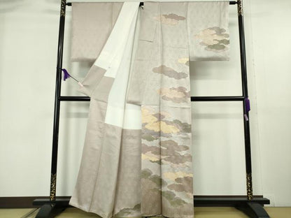 平和屋本店●極上　皇室献上作家　藤井寛　訪問着　駒刺繍　雲重ね　灰桜色地　金彩　逸品　DZAB6075kh6
