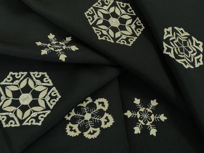 平和屋本店●極上　京都染織メーカー・貴久樹謹製　訪問着　総刺繍　雪華　濃紺地　銀糸　伊と幸　反端付き　逸品　DZAB6135kh6