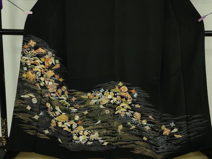 平和屋本店●極上　創業460年・千總　黒留袖　駒刺繍　立波　宝尽くし　金彩　鈴乃屋扱い　逸品　DZAB6162kh6