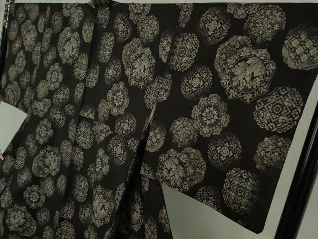 平和屋本店●極上　本場大島紬　十八算　12マルキ　古代染色純泥染　正倉院花文　黒地　永長織物謹製　証紙付き　逸品　DZAB6196kh6