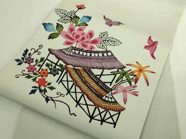 平和屋本店●極上　人間国宝　玉那覇有公　本場琉球紅型　九寸開き名古屋帯　風景花鳥文　薄い山葵色地　鬼しぼ縮緬　逸品　DZAB6256kh6