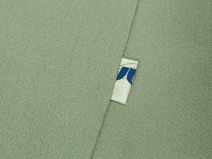 平和屋本店●極上　本場結城紬 重要無形文化財 奥順謹製　100亀甲　飛び亀甲柄　宝尽くし　山葵色地　証紙付き　逸品　未使用　DZAB6303kh6