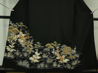 平和屋本店●極上　創業460年・千總　黒留袖　駒刺繍　風景吉祥花松文　金彩　逸品　DZAB6366kh6