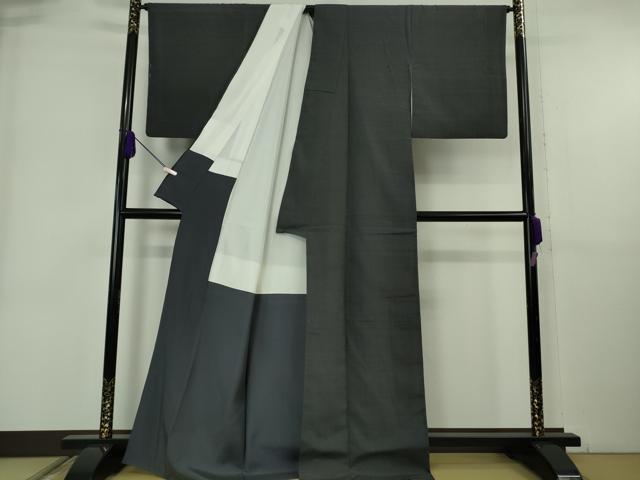 平和屋本店●極上　池田重子コレクション　結城紬　色無地　奥順謹製　はたおり娘　消炭色　証紙付き　逸品　DZAB6367kh6