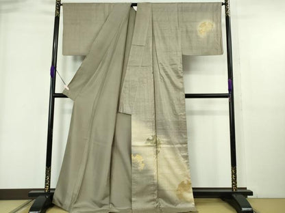 平和屋着物●極上 インド・アッサム 野蚕糸 手織 ムガシルク 訪問着　刺繍　雪輪　兎花文　暈し染め　生壁色地　金銀糸　逸品　DZAB6371kh6