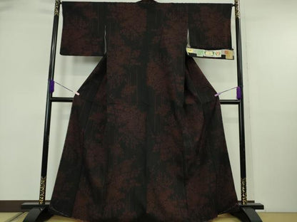 平和屋着物●極上　本場結城紬　重要無形文化財　100亀甲　風景花文　黒地　証紙付き　逸品　未使用　DZAB6534kh6