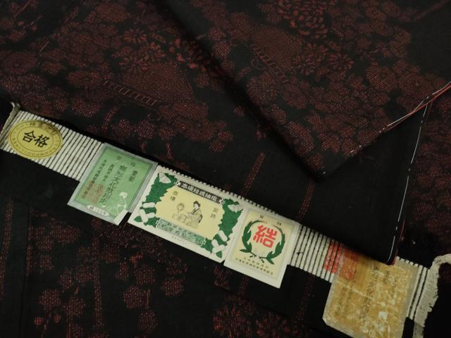 平和屋着物●極上　本場結城紬　重要無形文化財　100亀甲　風景花文　黒地　証紙付き　逸品　未使用　DZAB6534kh6