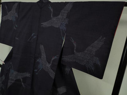 平和屋着物●極上　本場結城紬　重要無形文化財　100亀甲　飛び亀甲柄　飛鶴文　鉄紺色地　証紙付き　逸品　DZAB6536kh6