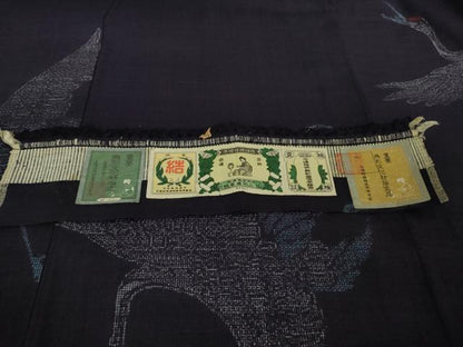 平和屋着物●極上　本場結城紬　重要無形文化財　100亀甲　飛び亀甲柄　飛鶴文　鉄紺色地　証紙付き　逸品　DZAB6536kh6
