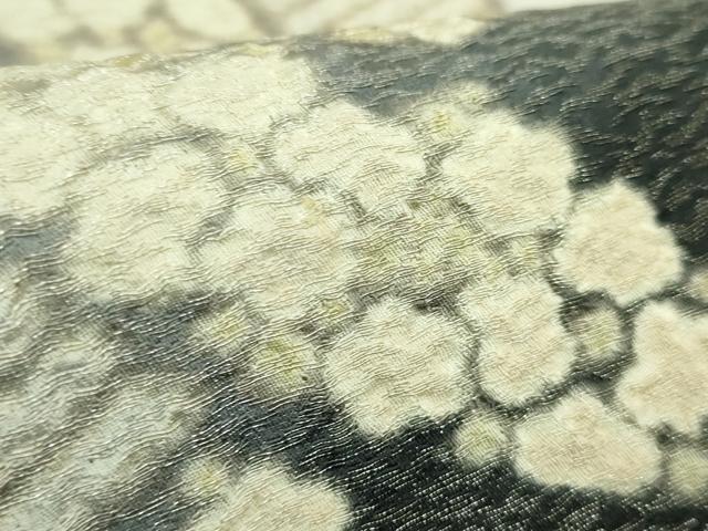 平和屋着物●極上　十日町　名門　滝泰謹製　太鼓柄袋帯　襲絞り　相良刺繍　舞花文　銀通し地　逸品　DZAB6619kh6