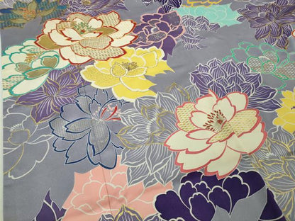 平和屋本店●極上　創業460年・千總　振袖　駒刺繍　舞花文　金彩　銀通し地　高島屋扱い　逸品　DZAB6726kh6