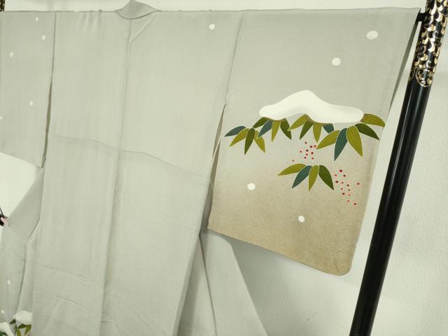 平和屋本店●極上　人形作家・ホリヒロシ　訪問着　兎　うさぎ　雪持ち笹　南天　練色地　鬼しぼ縮緬　暈し染め　金糸　逸品　DZAB6771kh6