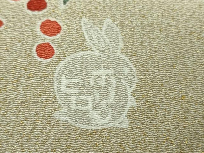 平和屋本店●極上　人形作家・ホリヒロシ　訪問着　兎　うさぎ　雪持ち笹　南天　練色地　鬼しぼ縮緬　暈し染め　金糸　逸品　DZAB6771kh6