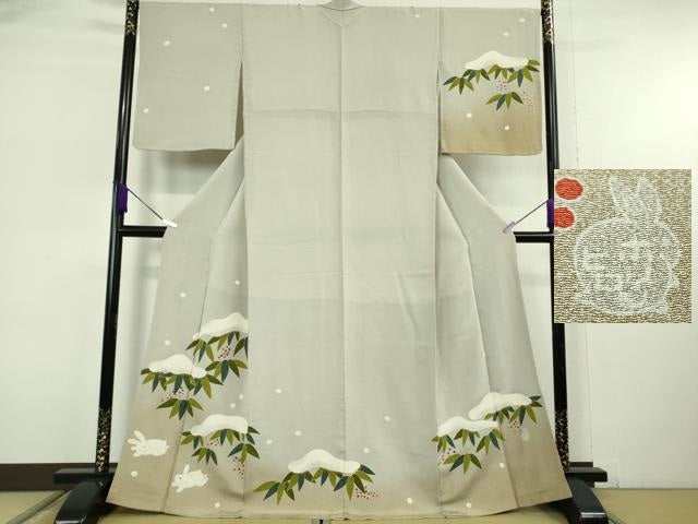 平和屋本店●極上　人形作家・ホリヒロシ　訪問着　兎　うさぎ　雪持ち笹　南天　練色地　鬼しぼ縮緬　暈し染め　金糸　逸品　DZAB6771kh6