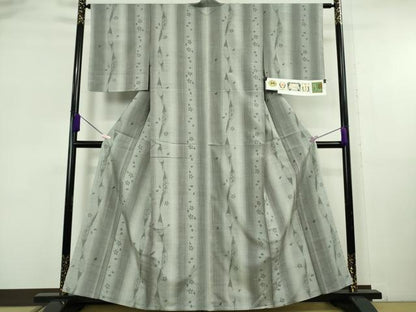 平和屋着物▽極上　結城紬　単衣　80亀甲　飛び亀甲柄　舞桜　証紙・反端付き　逸品　未使用　DZAB6777kh6