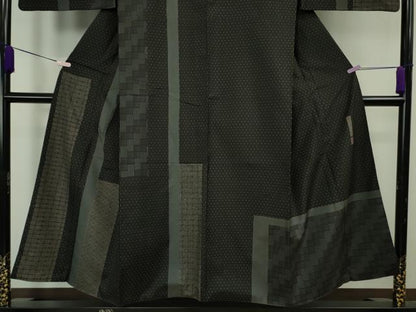 平和屋本店●極上　男性　二代目 川村久太郎　本場縞大島紬　キングサイズ　黒地　逸品　DZAB6816kh6