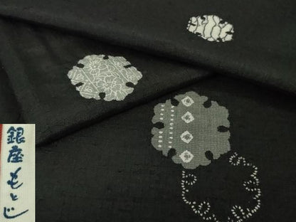 平和屋本店●極上　銀座もとじ　小紋　紬地　雪輪重ね　黒地　たとう紙付き　逸品　DZAB6837kh6