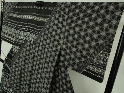 平和屋本店●極上　中国三大刺繍　スワトウ刺繍　汕頭刺繍　刺し子　総刺繍　本場縞大島紬　訪問着　名物裂　黒地　逸品　DZAB6951kh6